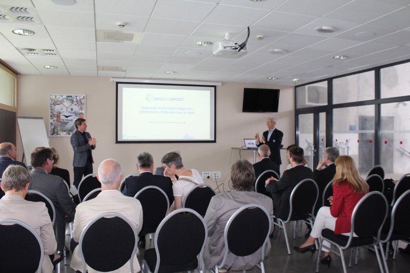 Présentation au GGL stadium du dispositif de détection des commotions cérébrales dans le sport